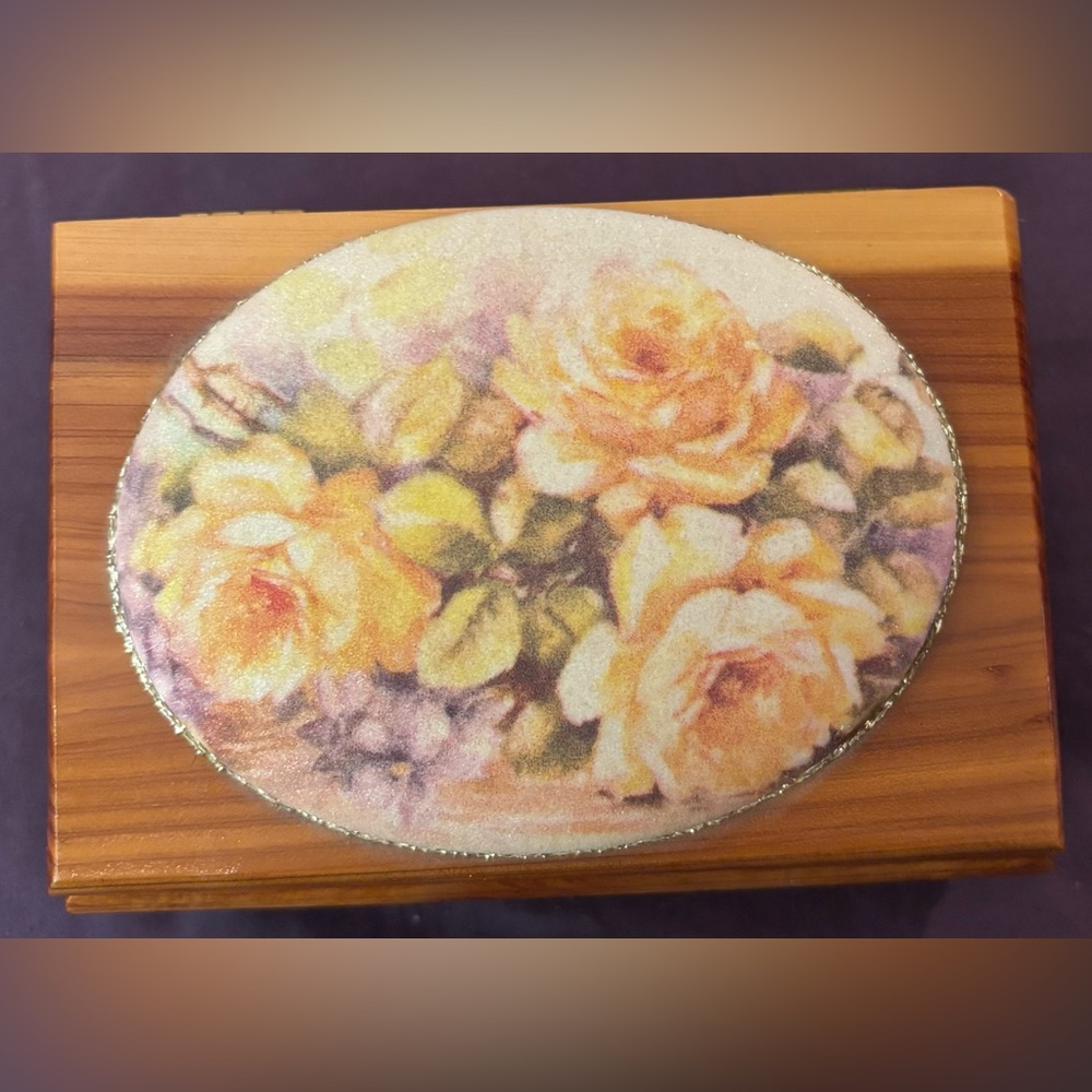 Vintage 1960s Aromatic Cedar Jewelry Box - Textured Resin Floral Lid - MCM - Picture 6 of 8